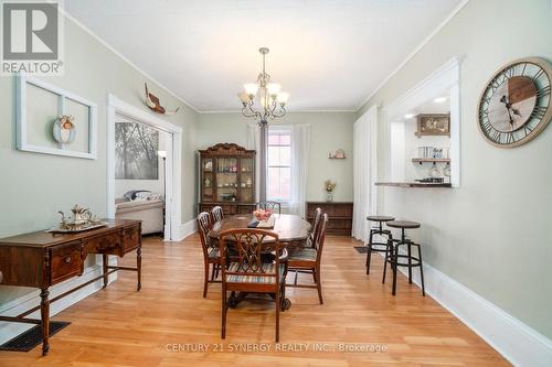 30 Kensington Avenue, Smiths Falls, ON - Indoor Photo Showing Dining Room