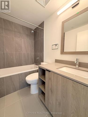 708 - 1007 The Queensway, Toronto, ON - Indoor Photo Showing Bathroom