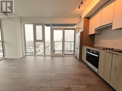 708 - 1007 The Queensway, Toronto, ON - Indoor Photo Showing Kitchen