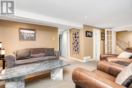 1885 Louisiana Avenue, Ottawa, ON - Indoor Photo Showing Living Room