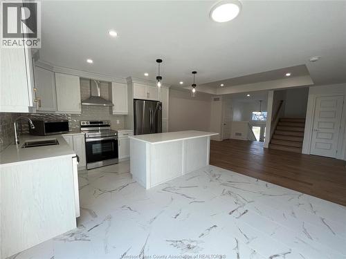 108 Jones Street, Essex, ON - Indoor Photo Showing Kitchen With Upgraded Kitchen