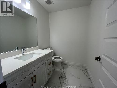108 Jones Street, Essex, ON - Indoor Photo Showing Bathroom