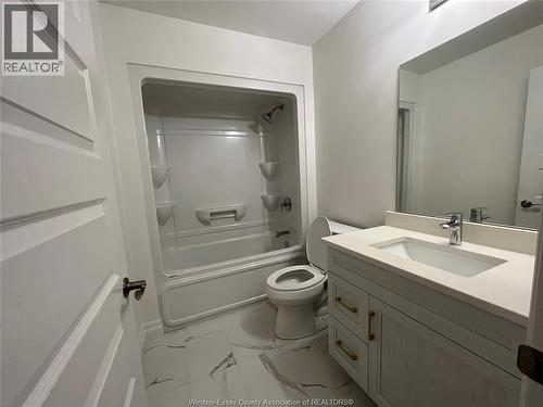 108 Jones Street, Essex, ON - Indoor Photo Showing Bathroom