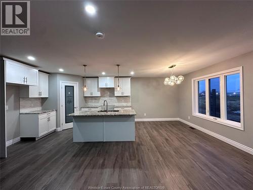 20 Betty Court, Chatham, ON - Indoor Photo Showing Kitchen With Upgraded Kitchen