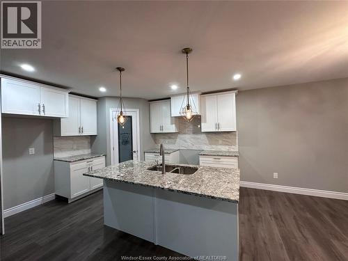 20 Betty Court, Chatham, ON - Indoor Photo Showing Kitchen With Double Sink With Upgraded Kitchen