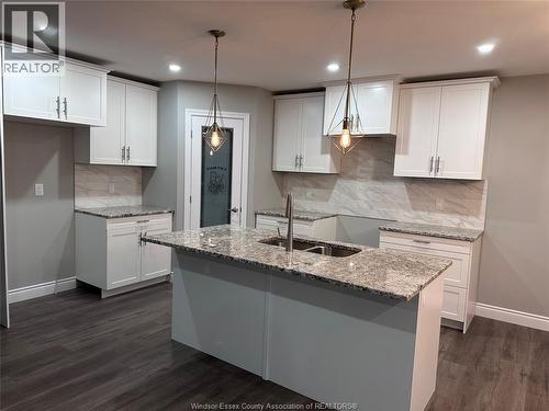 20 Betty Court, Chatham, ON - Indoor Photo Showing Kitchen With Double Sink With Upgraded Kitchen
