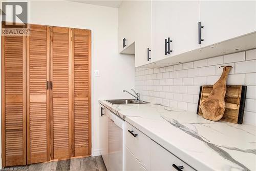 81 Church Street Unit# 1504, Kitchener, ON - Indoor Photo Showing Kitchen