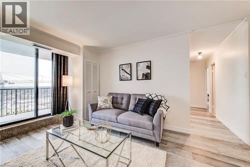 81 Church Street Unit# 1504, Kitchener, ON - Indoor Photo Showing Living Room