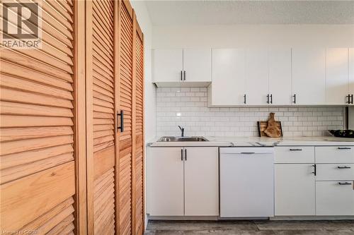 81 Church Street Unit# 1504, Kitchener, ON - Indoor Photo Showing Kitchen