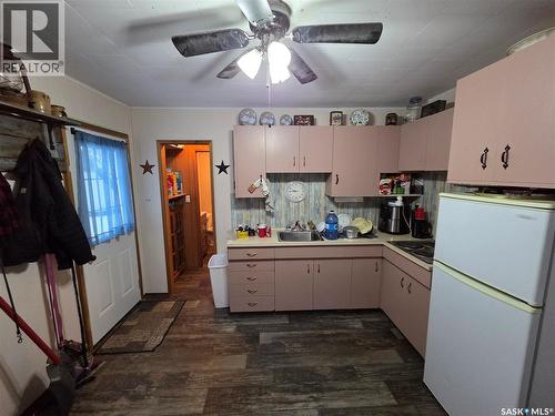 697 8Th Street, White Bear Ir 70, SK - Indoor Photo Showing Kitchen