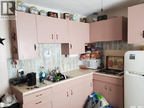 697 8Th Street, White Bear Ir 70, SK - Indoor Photo Showing Kitchen