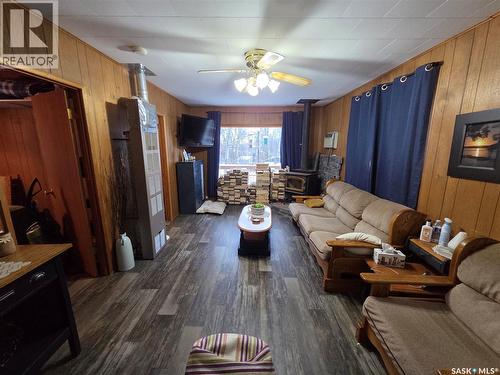 697 8Th Street, White Bear Ir 70, SK - Indoor Photo Showing Living Room