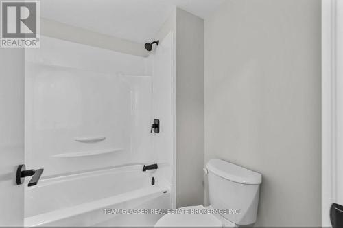 13 - 400 Scenic Drive, London South (South J), ON - Indoor Photo Showing Bathroom