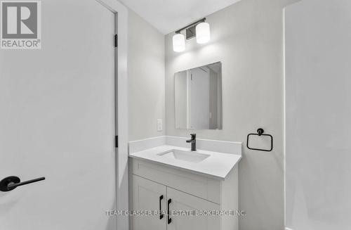 13 - 400 Scenic Drive, London South (South J), ON - Indoor Photo Showing Bathroom