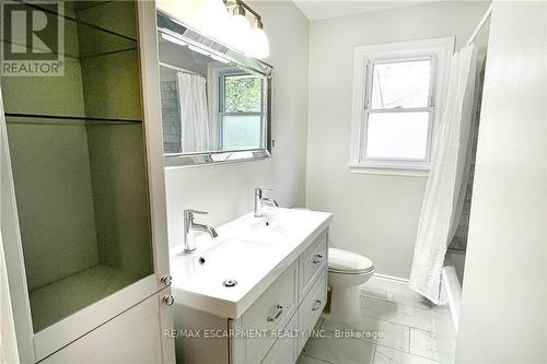 557 Lake Street, St. Catharines, ON - Indoor Photo Showing Bathroom