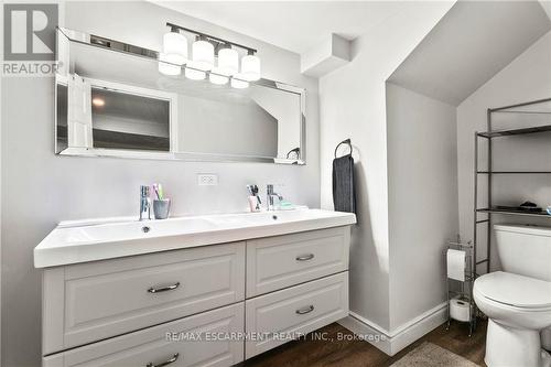 557 Lake Street, St. Catharines, ON - Indoor Photo Showing Bathroom