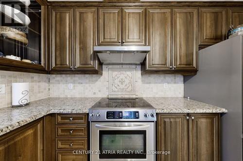 490 Kwapis Boulevard, Newmarket, ON - Indoor Photo Showing Kitchen
