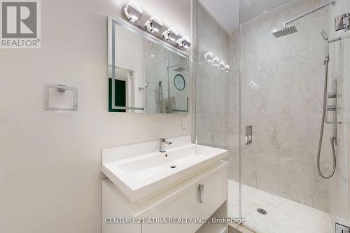 490 Kwapis Boulevard, Newmarket, ON - Indoor Photo Showing Bathroom