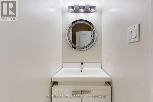 490 Kwapis Boulevard, Newmarket, ON - 