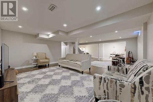 490 Kwapis Boulevard, Newmarket, ON - Indoor