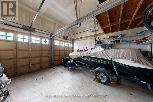 490 Kwapis Boulevard, Newmarket, ON - Indoor Photo Showing Garage