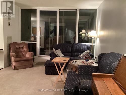 2101 - 627 The West Mall, Toronto, ON - Indoor Photo Showing Living Room