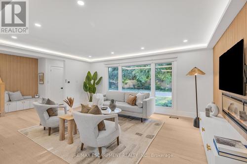 257 Strathcona Drive, Burlington, ON - Indoor Photo Showing Living Room