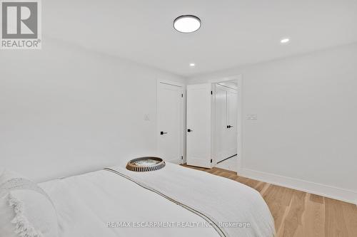 257 Strathcona Drive, Burlington, ON - Indoor Photo Showing Bedroom
