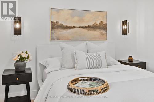 257 Strathcona Drive, Burlington, ON - Indoor Photo Showing Bedroom