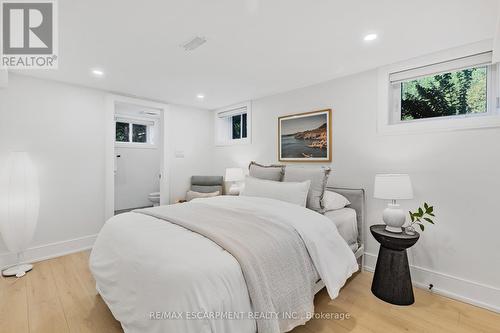 257 Strathcona Drive, Burlington, ON - Indoor Photo Showing Bedroom