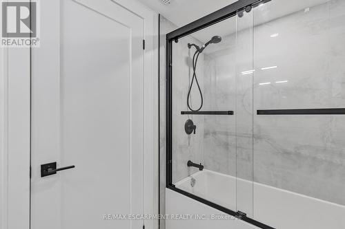 257 Strathcona Drive, Burlington, ON - Indoor Photo Showing Bathroom