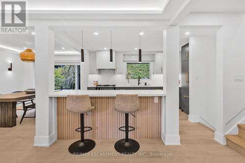 257 Strathcona Drive, Burlington, ON - Indoor Photo Showing Kitchen With Upgraded Kitchen