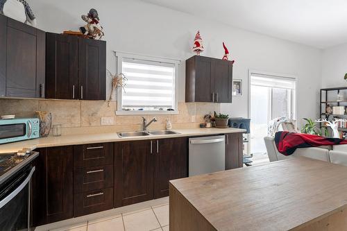 Kitchen - 580  - 580A Ch. De La Rivière, Sainte-Agathe-Des-Monts, QC - Indoor Photo Showing Kitchen With Double Sink