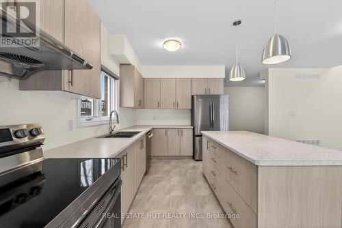 3241 Parker Avenue, Fort Erie, ON - Indoor Photo Showing Kitchen With Double Sink