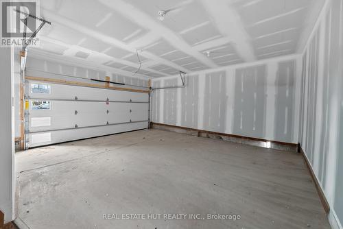 3241 Parker Avenue, Fort Erie, ON - Indoor Photo Showing Garage