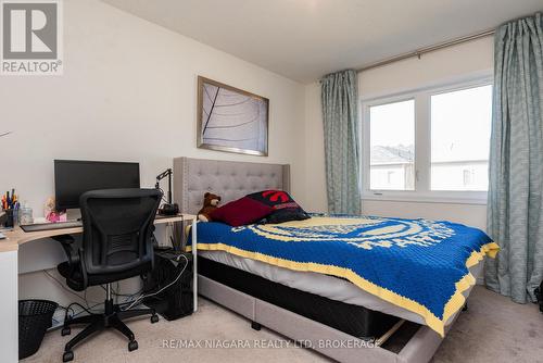 8719 Sourgum Avenue, Niagara Falls (Brown), ON - Indoor Photo Showing Bedroom