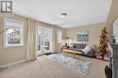 614B Woodlawn Road E, Guelph, ON - Indoor Photo Showing Living Room