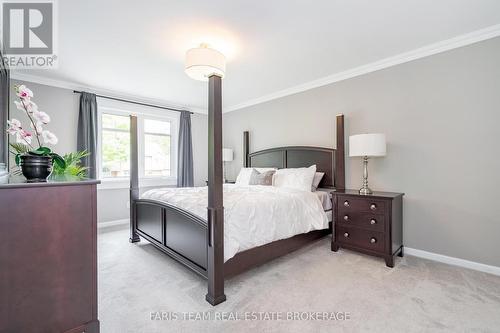 8 Malta Crescent, Springwater, ON - Indoor Photo Showing Bedroom