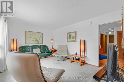 5687 Murray Street, Niagara Falls (Dorchester), ON - Indoor Photo Showing Bedroom