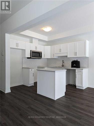 64 - 4552 Portage Road, Niagara Falls (Cherrywood), ON - Indoor Photo Showing Kitchen With Upgraded Kitchen
