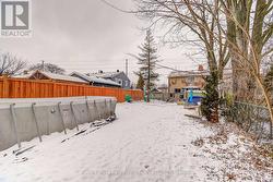 Garden is 178 ft deep - 