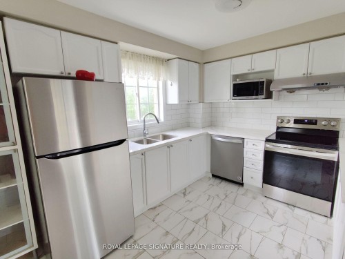 33-1525 South Parade Court, Mississauga, ON - Indoor Photo Showing Kitchen With Double Sink