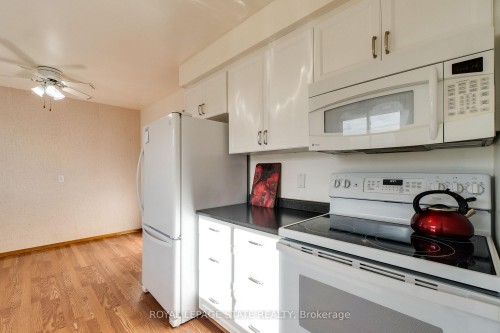 286 West 18Th Street, Hamilton, ON - Indoor Photo Showing Kitchen