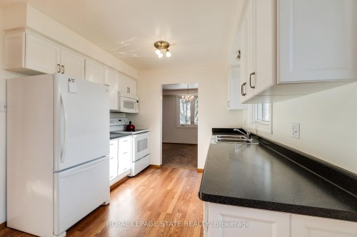 286 West 18Th Street, Hamilton, ON - Indoor Photo Showing Kitchen With Double Sink