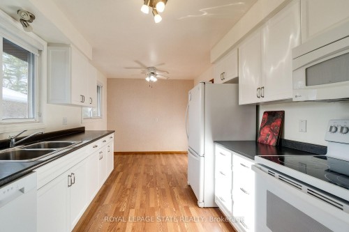 286 West 18Th Street, Hamilton, ON - Indoor Photo Showing Kitchen With Double Sink