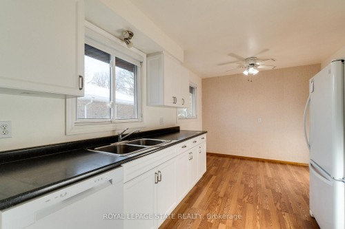 286 West 18Th Street, Hamilton, ON - Indoor Photo Showing Kitchen With Double Sink