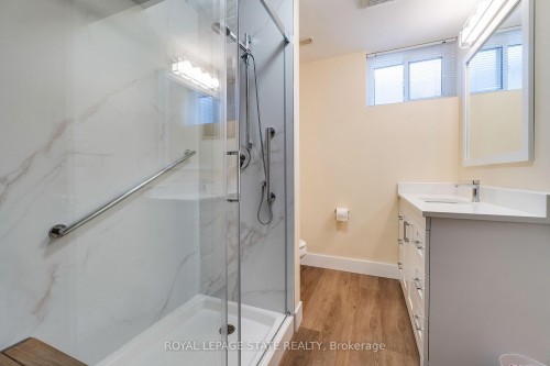 286 West 18Th Street, Hamilton, ON - Indoor Photo Showing Bathroom