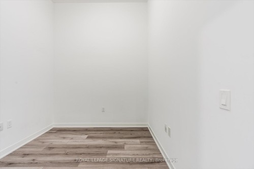 132-395 Dundas Street W, Oakville, ON - Indoor Photo Showing Other Room