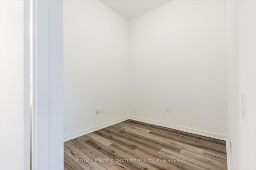 132-395 Dundas Street W, Oakville, ON - Indoor Photo Showing Other Room
