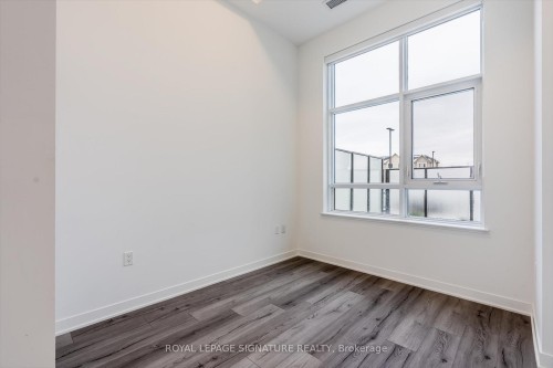 132-395 Dundas Street W, Oakville, ON - Indoor Photo Showing Other Room